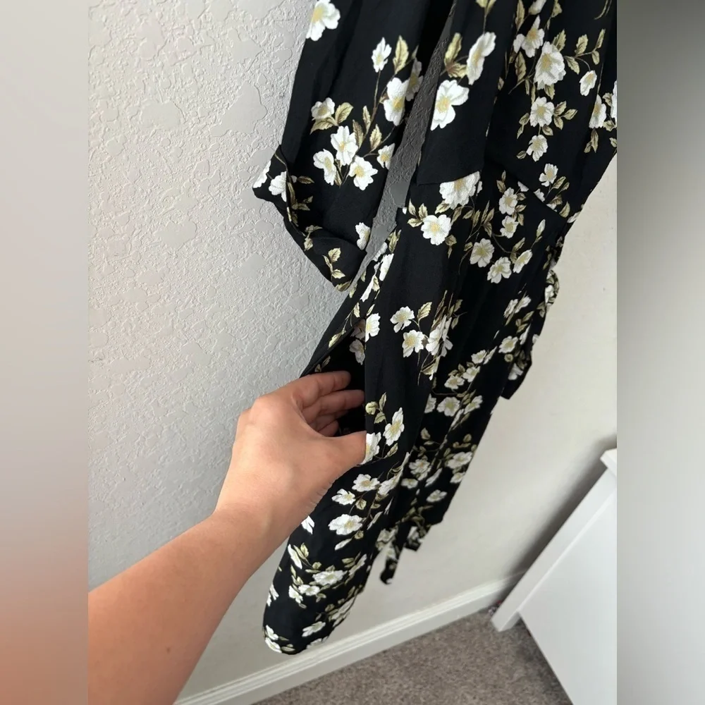 Lulus Black Floral Wrap Mini Dress size small - Picture 6 of 8